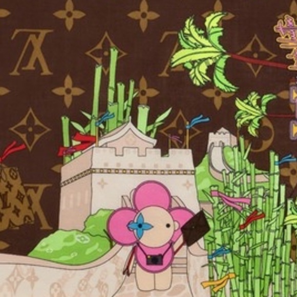 LOUIS VUITTON VIVIENNE XMAS BANDANA SQUARE 45 - Picture 4 of 9